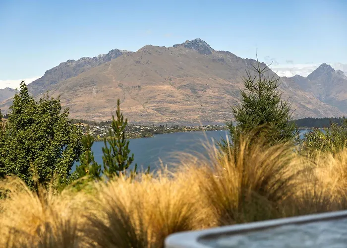 Lakeside Mountain Haven