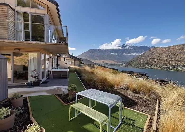Lakeside Mountain Haven