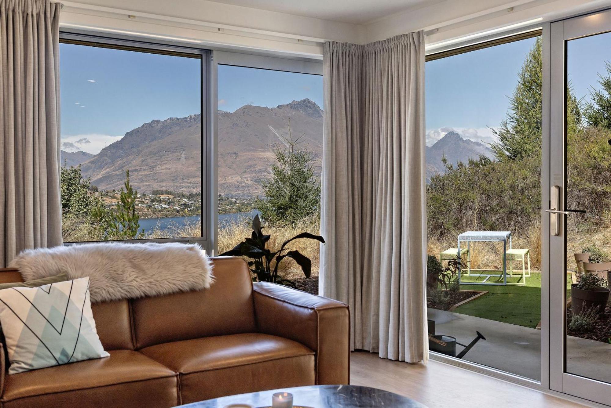 Lakeside Mountain Haven