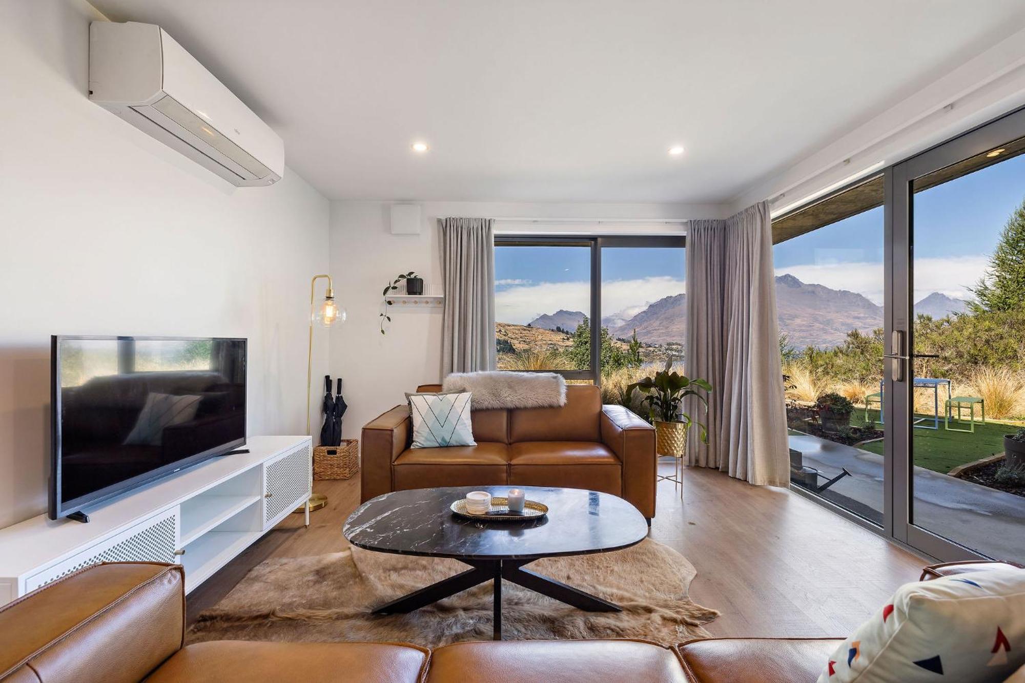 Lakeside Mountain Haven *