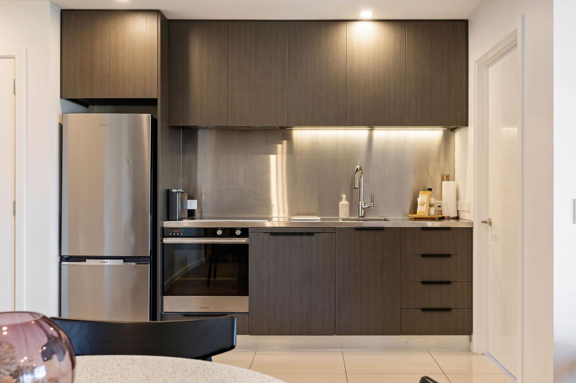 Lakeside Mountain Haven Apartment